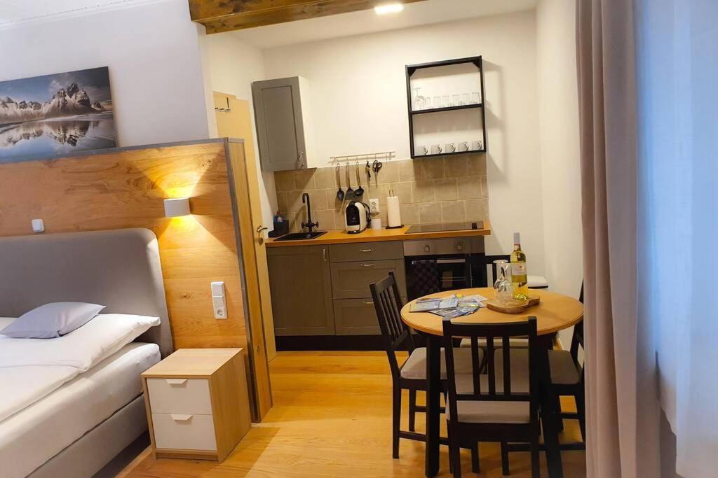 Tiny Kozma Apartment Боденсдорф Екстериор снимка